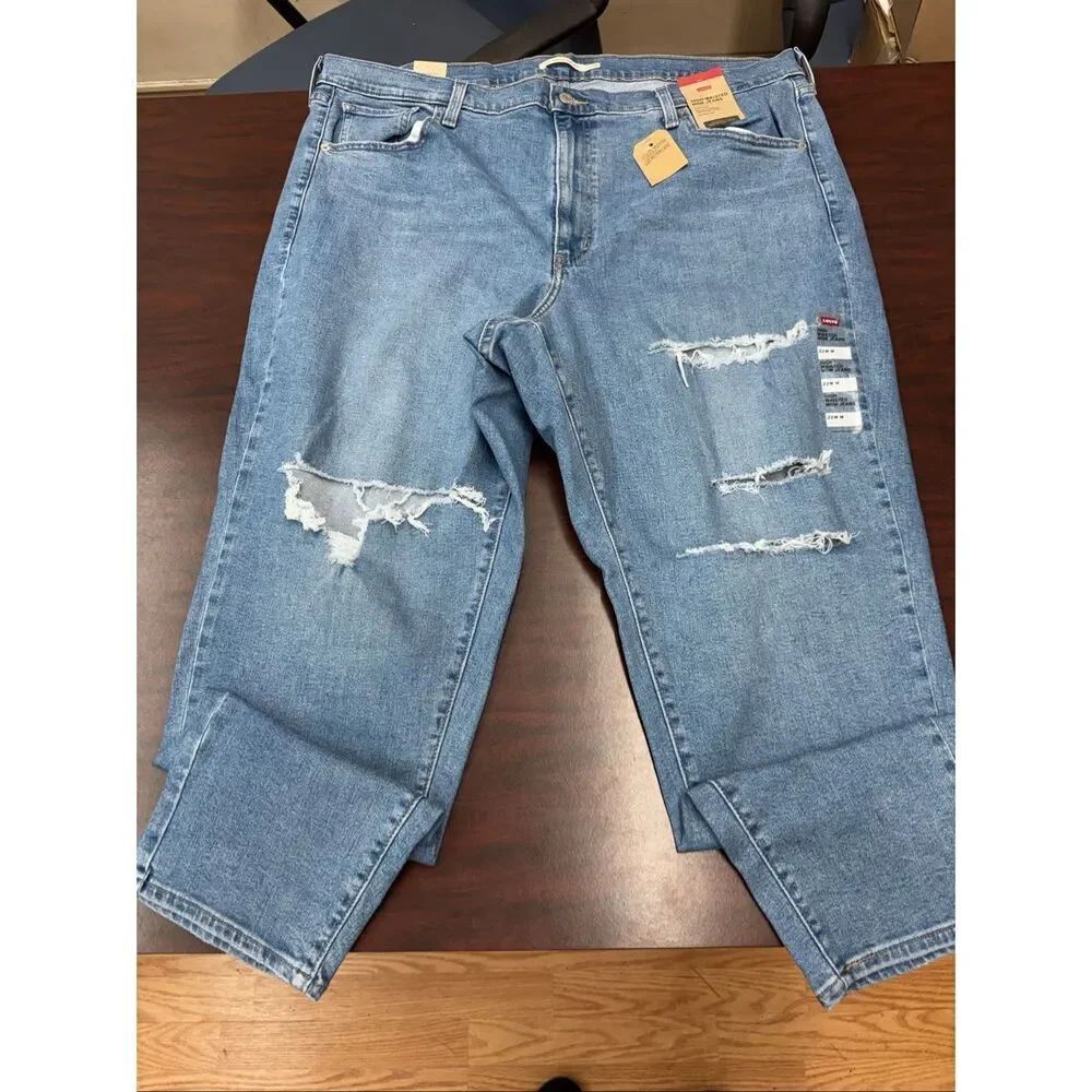 NWT Levi’s High Waisted Mom Jean Size 22W